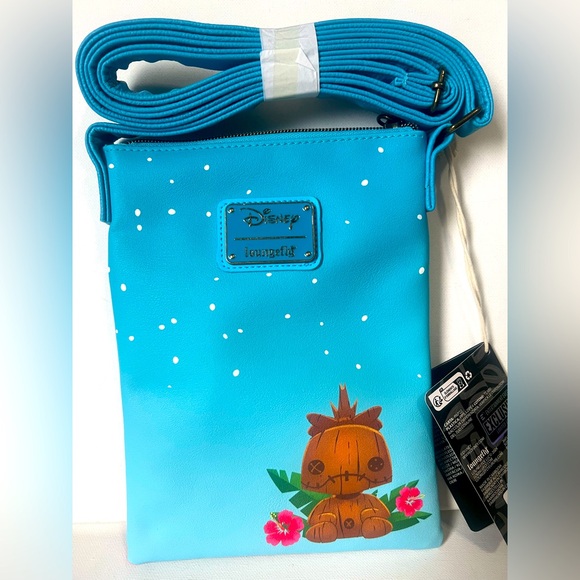 Loungefly - Disney Stitch Tiki Passport Bag - Entertainment Earth Exclusive NWT - Picture 2 of 11